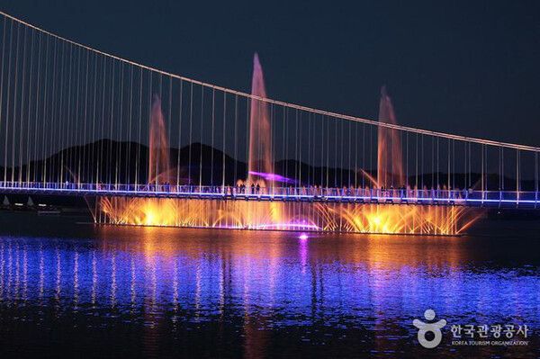예산여행, 예당호음악분수의 화려한 불빛 (사진출처=한국관광공사)
