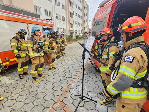 대전대덕소방서(서장 김종화)는 29일 대덕구 홍도동 소재 철거예정 건물을 활용한 재난대응 가상화재 훈련을 실시했다. (사진=전우용 기자)