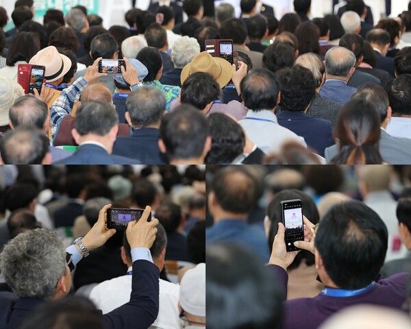 1_‘2024_신천지_계시_성취_실상_증거_말씀대성회’가_5일_서울_영등포에서_열린_가운데_참석한_목회자들이_촬영하는 모습 (사진=신천지 대전교회)