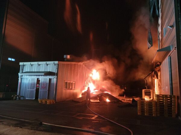 코오롱생명과학 김천2공장 화재 / 경북소방본부 제공&nbsp;