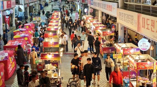 중앙시장 ‘동구夜놀자’ 야시장 모습. (사진=대전 동구 제공)