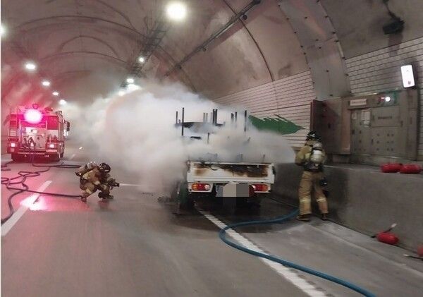 화물차 화재 / 경북소방본부 제공