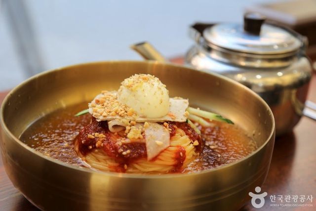 부산 초량육미거리 미식 탐방(사진=한국관광공사 제공)