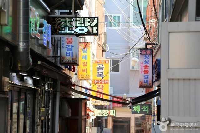 부산 초량육미거리 미식 탐방(사진=한국관광공사 제공)