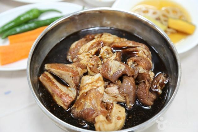 부산 초량육미거리 미식 탐방(사진=한국관광공사 제공)