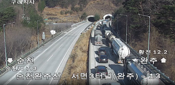 순천완주고속도로 서면4터널 대형화물차 추돌/ 국토부 제공