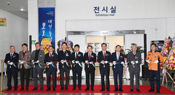 '2024 대전·충남 보도사진전'이 6일 대전시청 1층 전시실에서 개막, 오는 11일까지 열린다. (사진=전우용 기자)