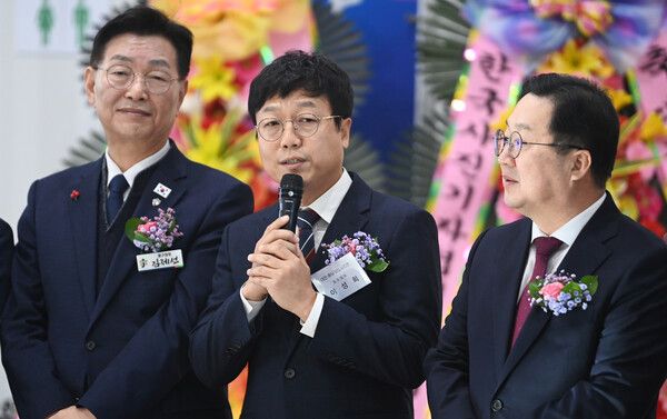 '2024 대전·충남 보도사진전'이 6일 대전시청 1층 전시실에서 개막, 오는 11일까지 열린다. (사진=전우용 기자)