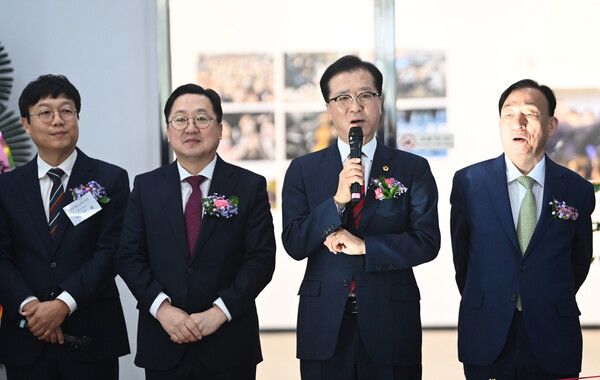 '2024 대전·충남 보도사진전'이 6일 대전시청 1층 전시실에서 개막, 오는 11일까지 열린다. (사진=전우용 기자)