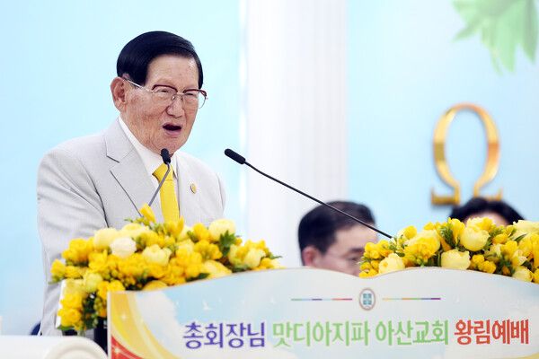 20일_신천지_아산교회를_방문한_신천지예수교_증거장막성전_이만희_총회장이_설교를_하고_있다 (사진=신천지 아산교회)