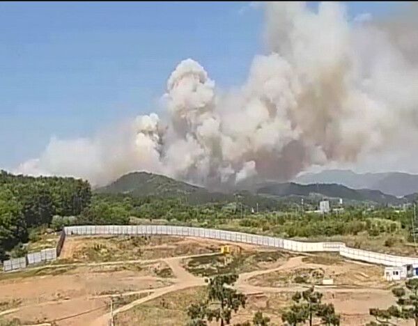 대구 함지산 산불, 칠곡중앙대로 팔달교에서 바라본 모습 CCTV (사진-경찰청UTIC)