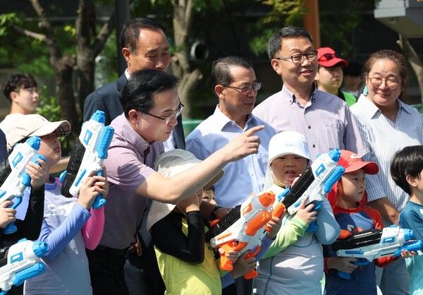 물놀이장을 찾은 어린이들이 시원하게 물놀이를 즐기고 있다. (사진=대전 동구 제공)