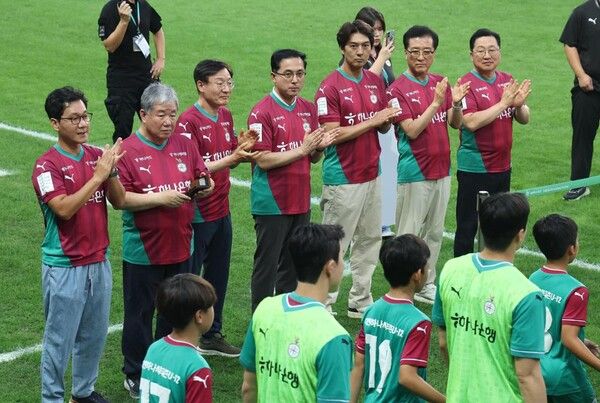대전월드컵경기장에서 동구 공동육아나눔터 가족과 함께한 축구장 나들이 행사를 성황리에 마무리됐다. (사진= 대전 동구 제공)