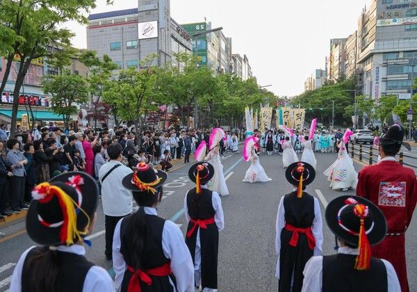 대전 대덕구는 25일 지역 대표 역사인물인 동춘당 송준길 선생의 사상과 업적을 기리기 위한 ‘제29회 동춘당문화제’를 성공적으로 마쳤다. (사진=대덕구청 제공)