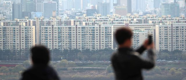 집값 뛴 서울&nbsp;아파트&nbsp;내년 보유세 20∼30% 오를 듯[연합뉴스]