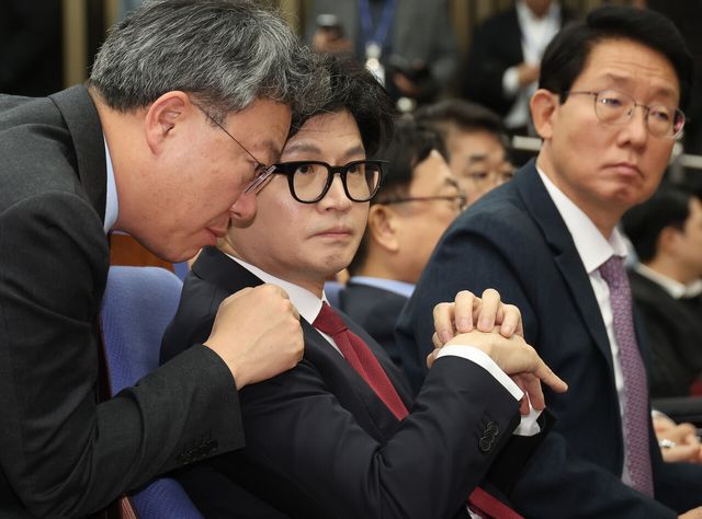 與 '탄핵표결' D-1 갈등 고조…