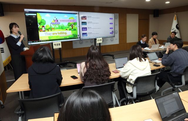 'I'm practicing…' 읽고 버튼 '꾹' 바로 평가 떠…베일벗은&nbsp;AI교과서[연합뉴스]