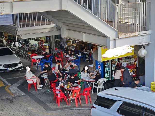 저녁이면 도심 '야장'서 삼겹살에 맥주…대부분은 불법입니다[연합뉴스]