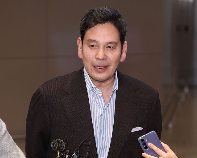 정용진, 모친 이명희 보유 이마트 지분 전량 매입…