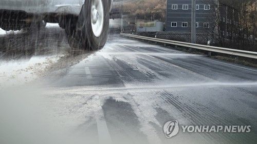 '적당히 추울 때' 발생하는&nbsp;블랙아이스…내일 출근길도 '위험'[연합뉴스]