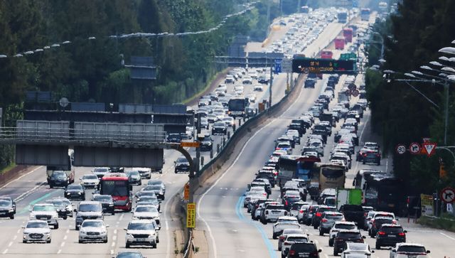 설&nbsp;명절에 3천484만명 이동, 작년 29%↑…설&nbsp;당일&nbsp;601만명 최대[연합뉴스]