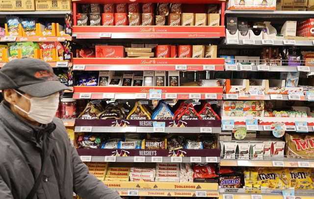 연초부터&nbsp;과자·치킨에 화장품까지 줄인상…