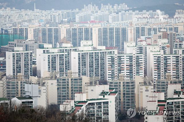 서울 8개구는 아파트값&nbsp;떨어졌는데도 규제지역 지정…반발 확산[연합뉴스]