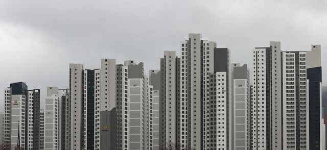 10·15대책 발표일&nbsp;신고가&nbsp;계약 속출…주말엔 막판 갭투자 활발(종합)[연합뉴스]