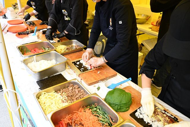 김천&nbsp;인구 13만인데 축제엔 15만명…'김밥 천국' 터졌다(종합)[연합뉴스]