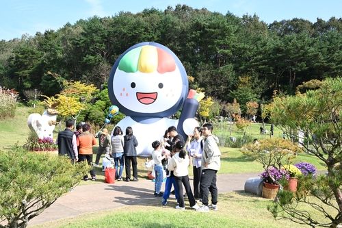 김천&nbsp;인구 13만인데 축제엔 15만명…'김밥 천국' 터졌다(종합)[연합뉴스]
