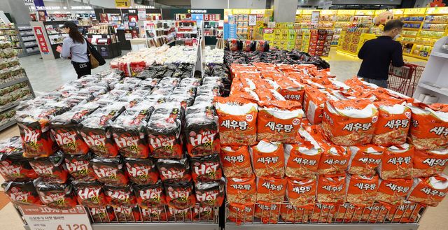 한국인의&nbsp;라면 사랑…1인당 한해 79개 먹어 '세계 2위'[연합뉴스]