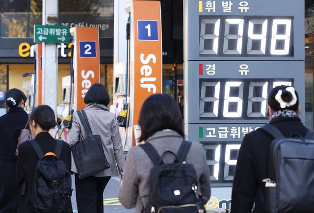 주유소&nbsp;기름값&nbsp;4주 연속 상승…경유 평균 1천600원대 돌파[연합뉴스]