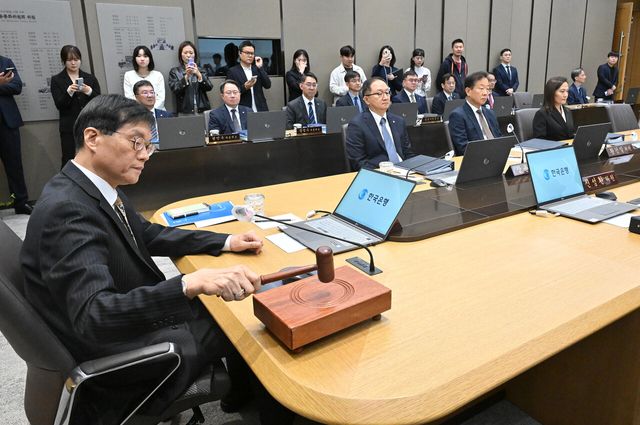 기준금리&nbsp;4연속 동결될 듯…