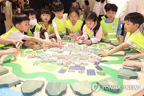 개근&nbsp;거지·빌라 거지…누가 아이들에 혐오를 심었나[연합뉴스]