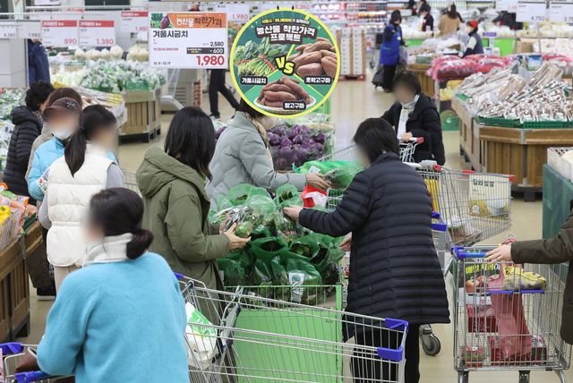 소비자&nbsp;체감경기&nbsp;나아졌나…출생 증가세 지속도 관심[연합뉴스]