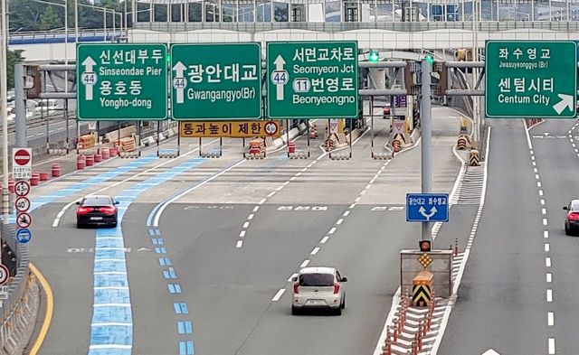 광안대교&nbsp;무정차 통과 시행…첫날 무료, 내일부터 요금 부과[연합뉴스]