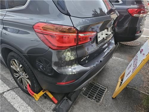 상가에 주차했더니 바퀴에 자물쇠…