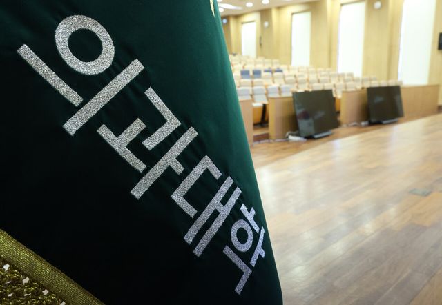 서울대&nbsp;의대&nbsp;교수들, 전공의 등 작심 비판…