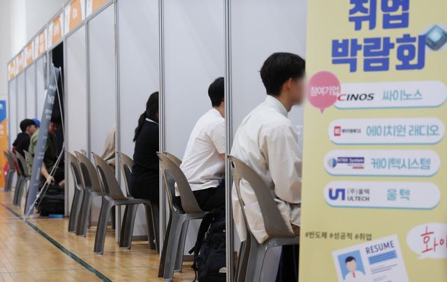 대기업&nbsp;신입&nbsp;10명 중 3명은 '중고&nbsp;신입'…경력직 채용 비중↑[연합뉴스]