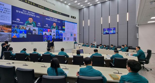 정부, 의대생 집단 휴학에 