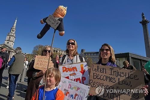 美전역서 '트럼프&nbsp;반대' 시위…워싱턴기념탑 주변 수만명 운집[연합뉴스]