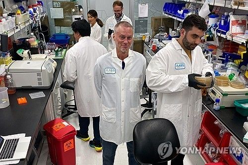 독사에 200번 물려준 남자…몸 바쳐 '만능 해독제' 길 열었다[연합뉴스]