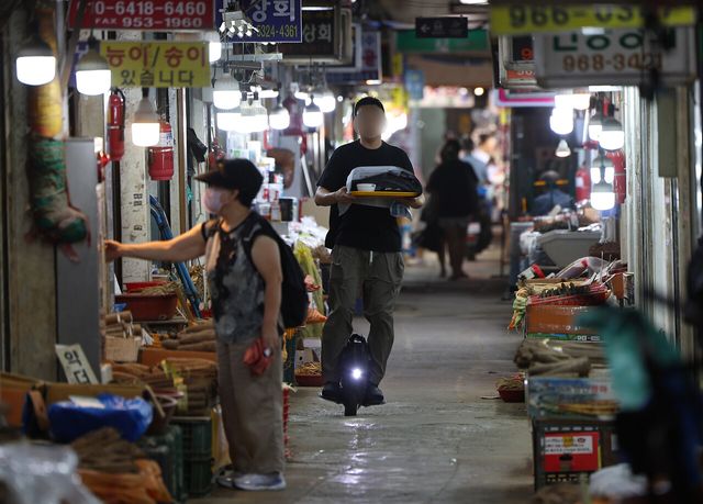 식당도&nbsp;마트도 안 간다…식품·외식 소비 이례적 동반 감소[연합뉴스]