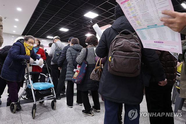 5월 취업자, 13개월만에 20만명대↑…'일하는&nbsp;노인' 700만 시대[연합뉴스]