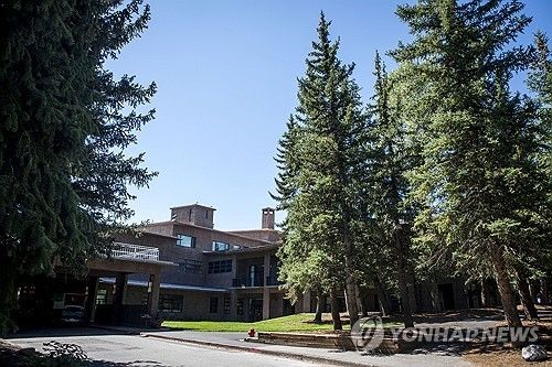 밖에선 트럼프 폭격·연준선 내부반란…파월,&nbsp;사면초가&nbsp;속 연설[연합뉴스]