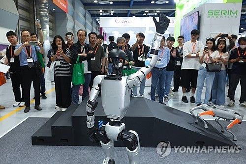 걷고 대화하는 로봇,&nbsp;스마트폰처럼&nbsp;대중화될까[연합뉴스]
