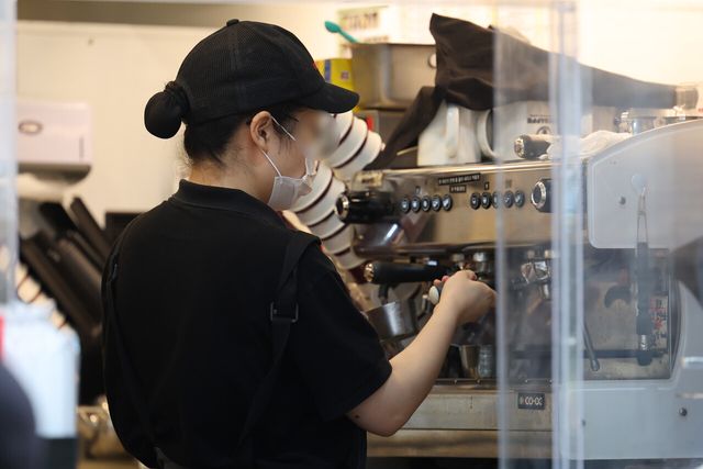 '시급 1만320원' 내년&nbsp;최저임금&nbsp;고시…노사 이의제기 없이 확정[연합뉴스]