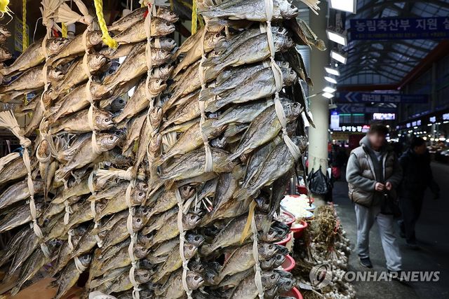 설&nbsp;앞두고&nbsp;과일·고기·생선·쌀값 올라…정부 할인 지원[연합뉴스]