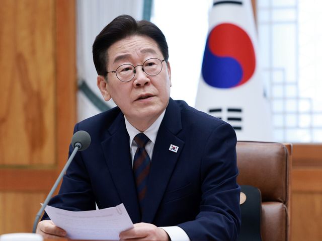 석유&nbsp;최고가격제&nbsp;'국제시세+마진'…정유사 손실 보전·매점매석 고시 병행[연합뉴스]