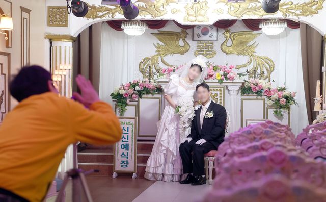 '55년간 1만4천쌍 결혼'&nbsp;신신예식장…'레트로 사진' 명소로[연합뉴스]